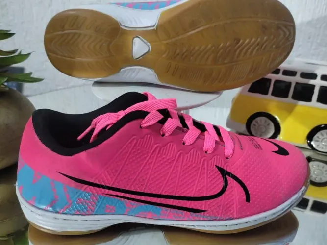 ALÔ ALÔ VENDO CHUTEIRA NIKE (1) LINHA NÚMERO 35