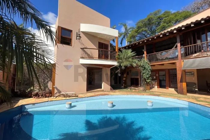 Casa Luxuosa com Piscina na Pampulha, BH!