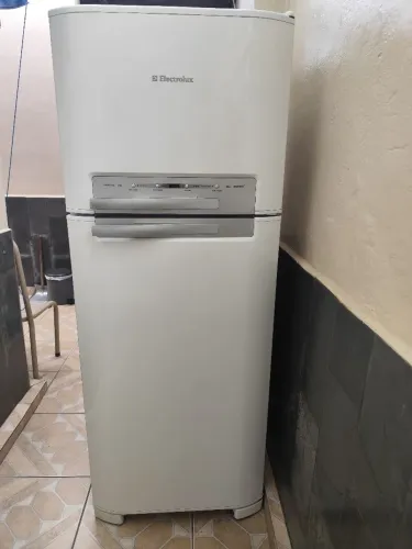 Geladeira Eletrolux 402 litros, modelo DF46