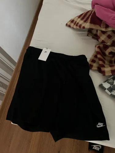 BERMUDA NIKE CLUB PRETA NUNCA USADA