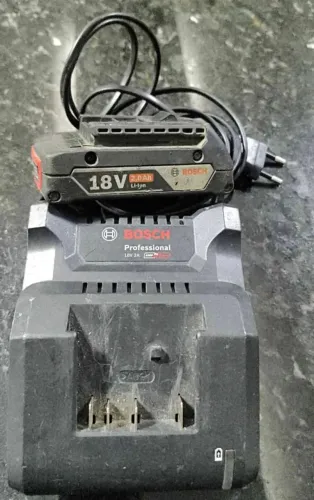 Bateria e carregador Bosch 18 v