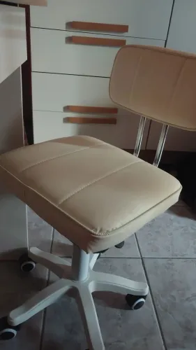 Cadeira para computador giratória e com elevação 