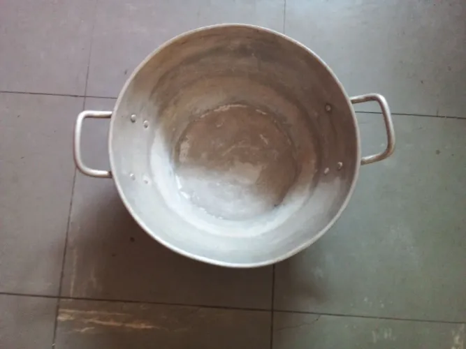 Tacho de alumínio para fritura marca "Ford". Dimensões: 30.X 20 X 15.cm.