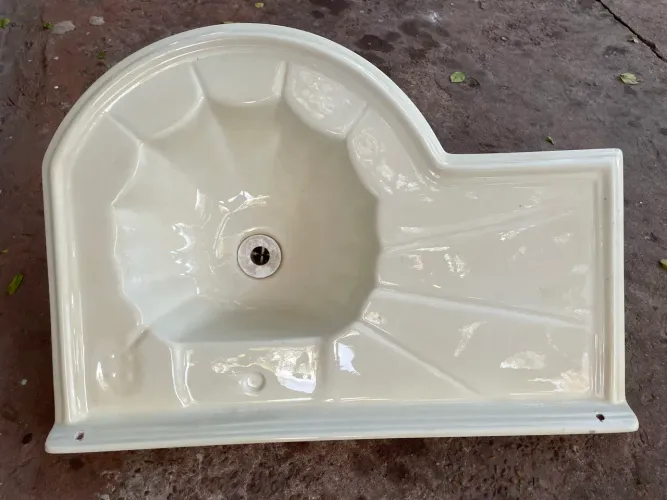 Pia de louça cor creme 64x45