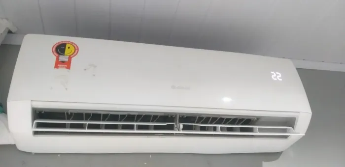 AR CONDICIONADO GREE 9MIL BTUS FUNCIONANDO PERFEITAMENTE.