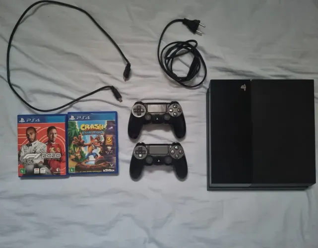 PS4 - 2 controles