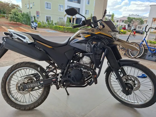 Vendo moto Yamaha Lander 250