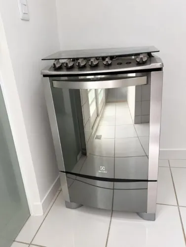Fogão Eletrolux, 4 bocas com forno elétrico<br>