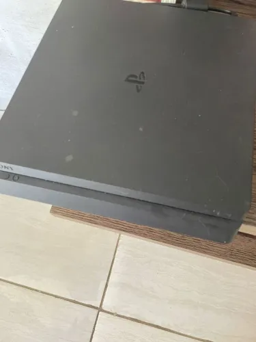 Ps4 slim- 2 controles - 2 jogos - 1TB
