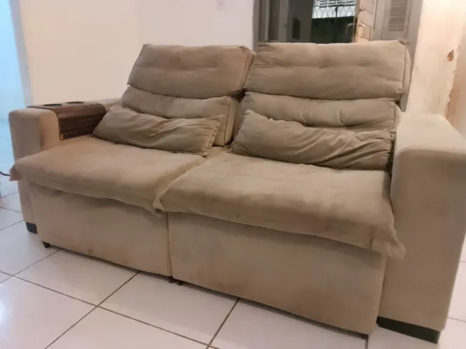 Sofá retrátil precisando lavar