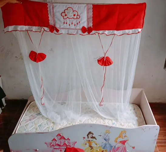 Cama com colchão infantil