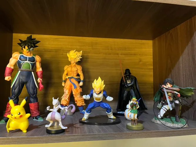 34 Action Figures (Dragon Ball, Star Wars, Pokémon, Super Mario, etc.)