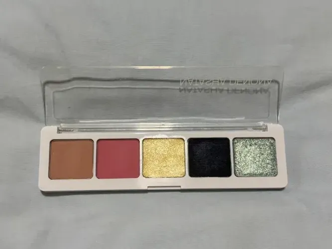 Mini paleta de sombras Jubilee, da marca Natasha Denona.