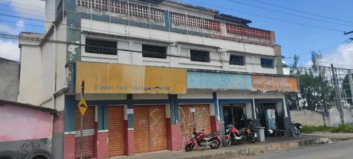 PRÉDIO COMERCIAL FRENTE A BR 101 (aceito proposta de troca em carros)