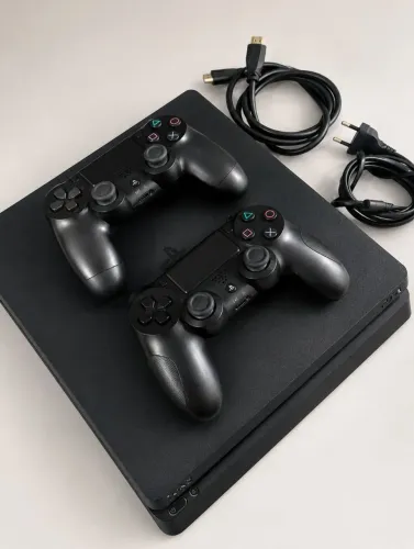 PlayStation 4 Slim 1TB - Perfeito Estado!