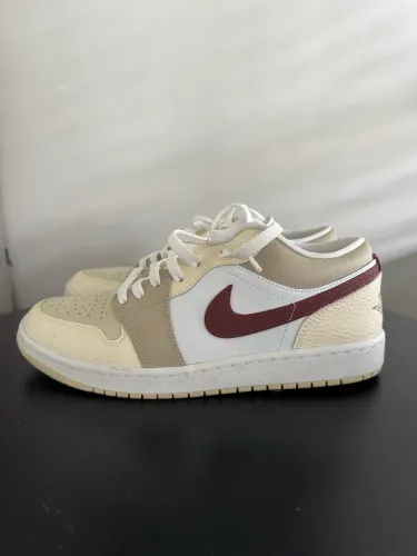 Tênis Nike Air Jordan 1 low - tam 41, novíssimo e pouco usado