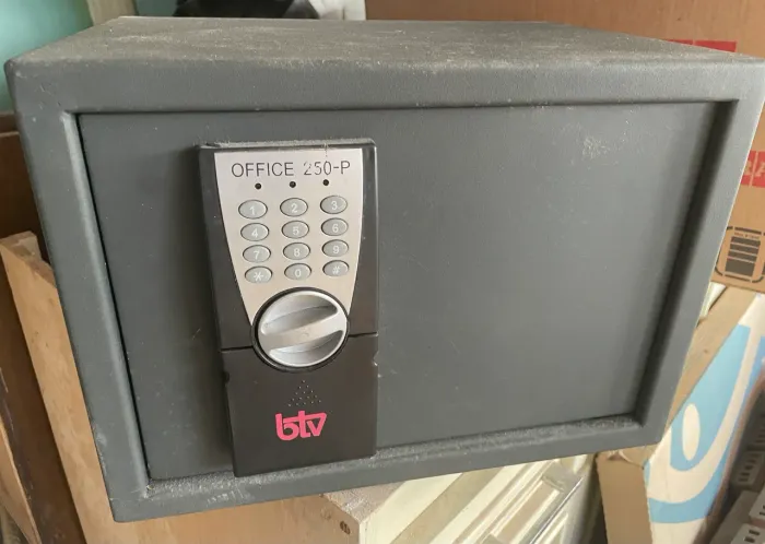 Cofre eletrônico de aço e Teclado com Senha (Usado)