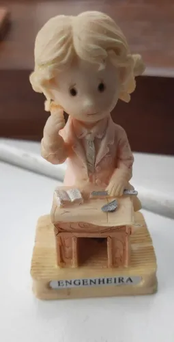 Bibelô vintage representando engenheira 9cm atura