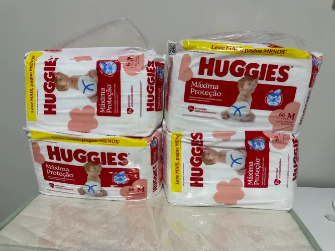 Fralda Huggies tamanho M 66 unidades
