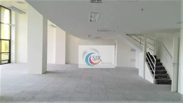 Laje comercial com pé direito DUPLO - 437,00m² com 10 vagas