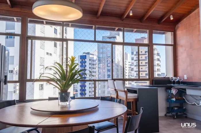 Apartamento com piscina privativa à venda no Centro