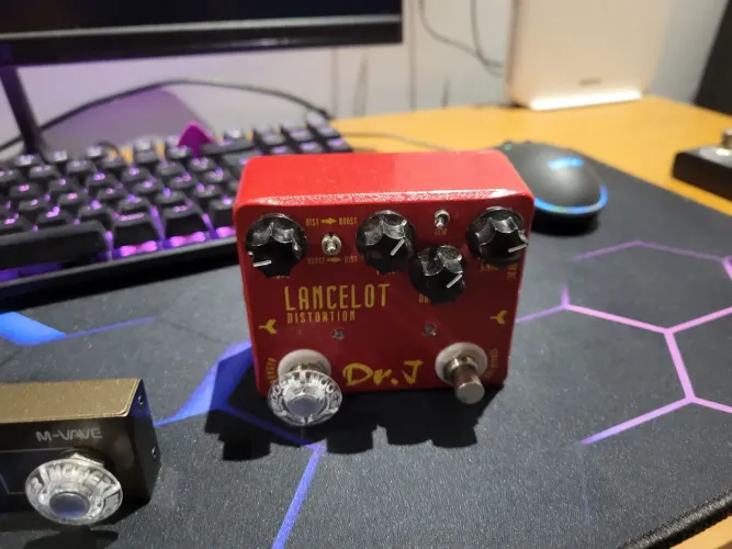 LANCELOT DIST JOYO VENDO/TROCO