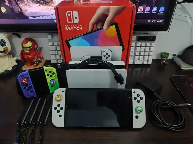 NINTENDO SWITCH DESBLOQUEADO PERFEITO + CARTÃO 256GB + 2 PARES DE JOY CONS