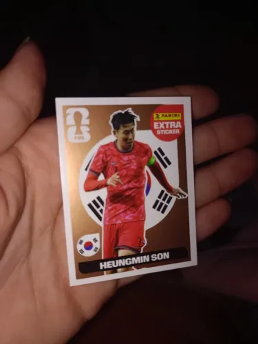 figurinha extra "Legend" de bronze do jogador Heung-Min Son, da coleção oficial Panini