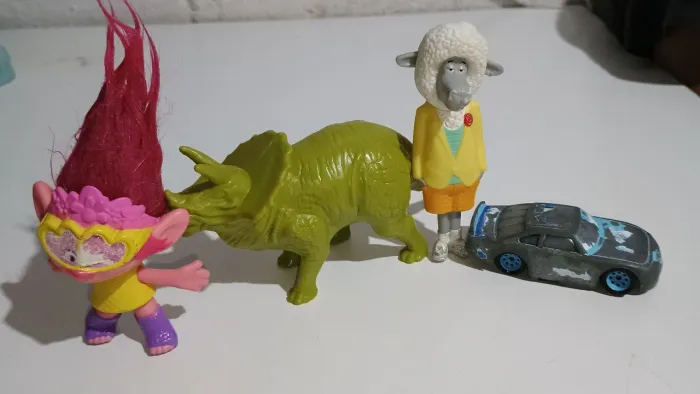 Lote de brinquedos sortidos variados