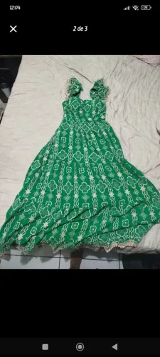 Vende-se esse vestido longo bordado