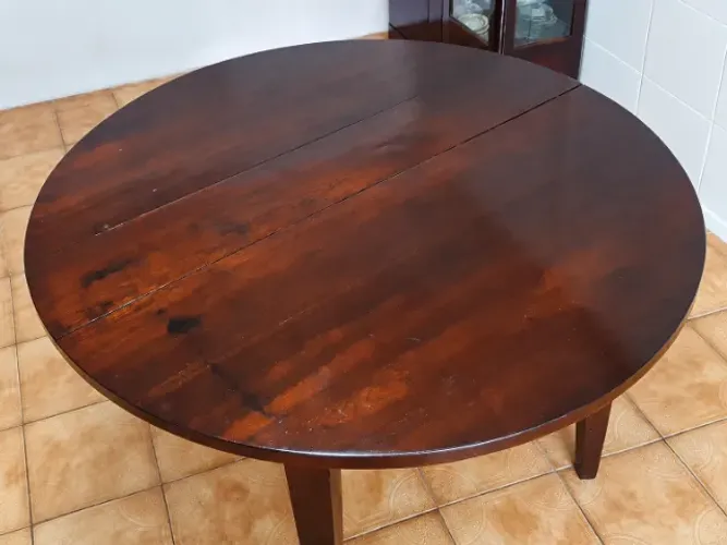 Mesa de jantar redonda antiga em madeira maciça
