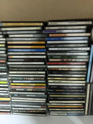 Variedades de CDs a 2 reais