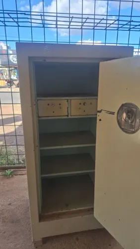 Cofre aço e cimento