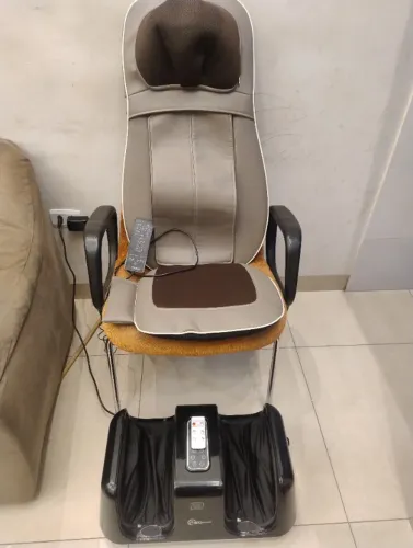 Massageador de costas e pés.