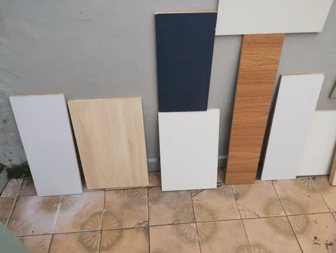 Vendo várias peças de MDF servindo pra PRATELEIRAS e NICHOS DECORATIVOS,vl a combinar 