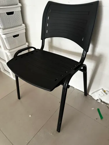 Cadeira em Polipropileno ISO Empilhavel