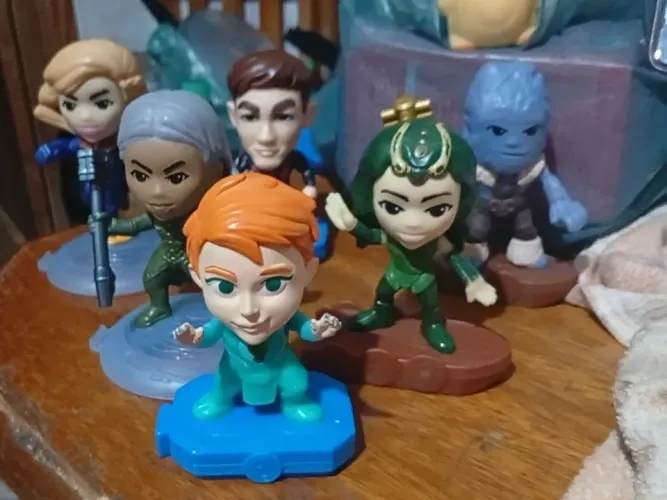 lote de brinquedos brindes