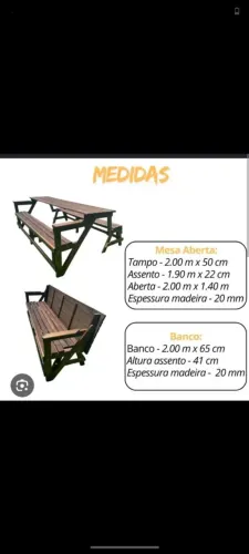 Banco e mesa de madeira