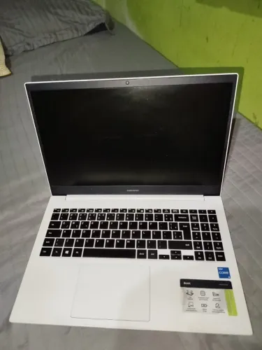 Notebook Samsung Core i3/Com SSD de 240GB/Ótimo para Trabalhos, Estudos. Tudo ok !!