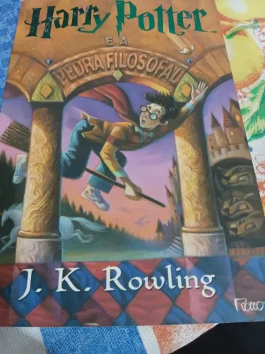 Livro Harry Potter e a pedra filosofal, Rocco edição 2000, 1° edição brasileira