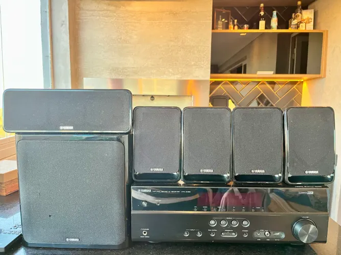 Receiver Yamaha HTR-3066 5.1 Excelente estado.