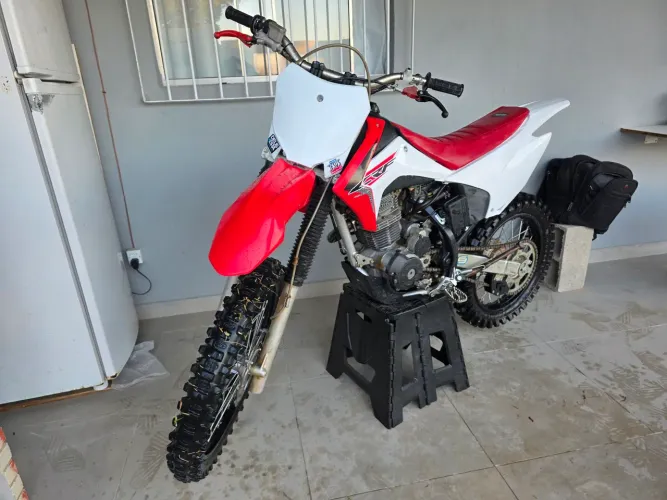 Honda CRF 230F 2016 - Excelente Estado | Nota Fiscal em Meu Nome