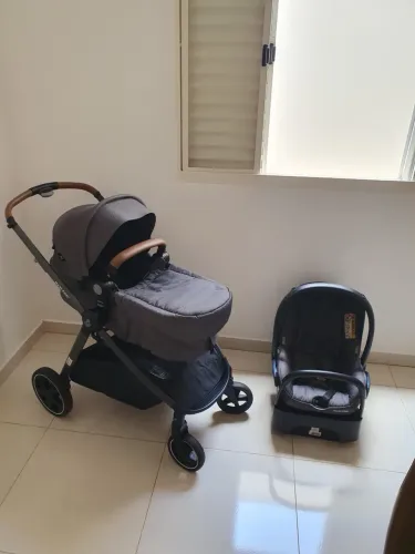 Bebê Conforto + Carrinho Maxi-Cosi