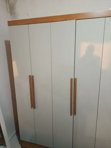Vendo guarda roupa de casal semi novo 900reais 