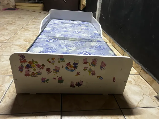 Cama infantil de madeira