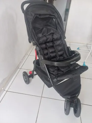 Carrinho de passeio de bebê