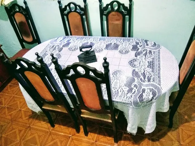 Mesa de jantar Extensível em Madeira maciça(Ibuia) com 6 cadeiras