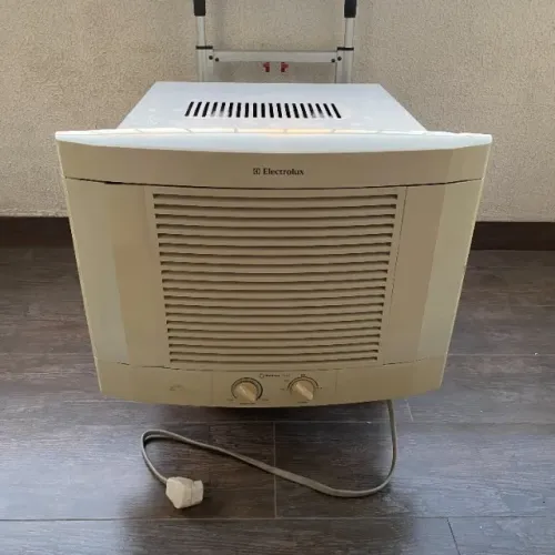 Ar-Condicionado de Janela Electrolux Funcionando precisa de reparo Ref. 077