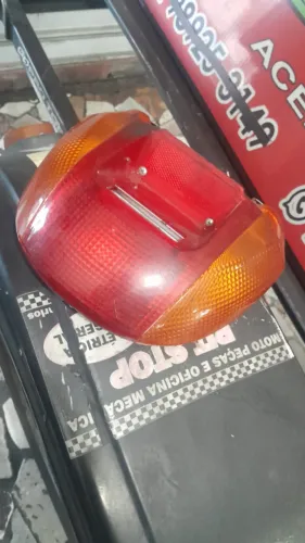 LANTERNA TRASEIRA BIZ 100/125 COM LENTE LISA - ORIGINAL HONDA