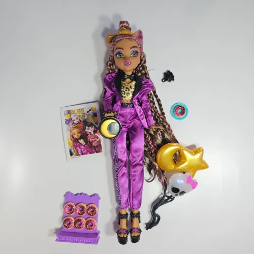 Clawdeen Monster Ball completa